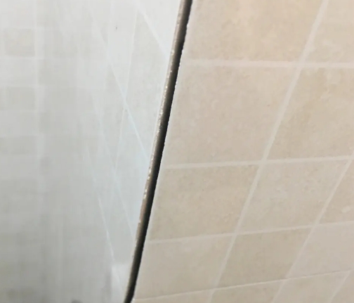 攸县瓷砖空鼓维修公司分享阳台瓷砖脱落的修复过程可以分为以下几个步骤
