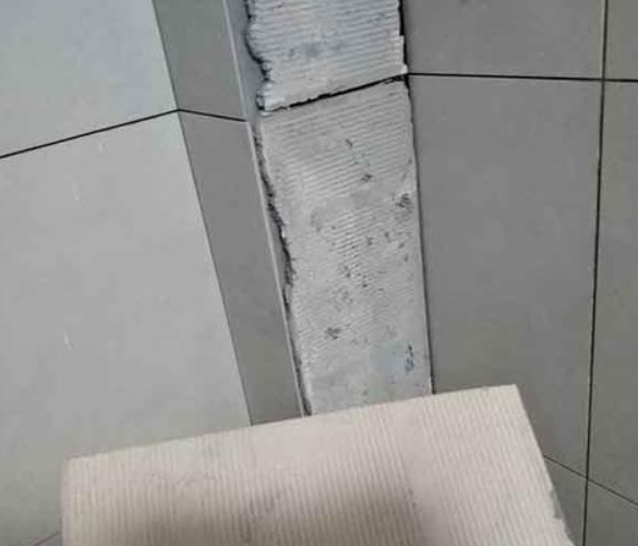 攸县瓷砖空鼓维修公司分享下厨房瓷砖脱落的补救措施。